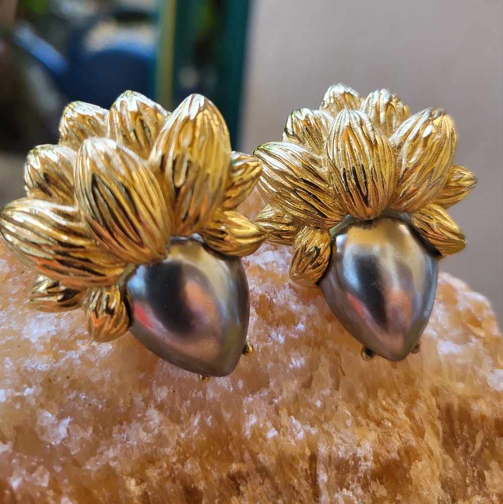 Vintage gray pearl earrings